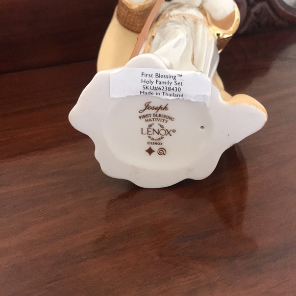 ๐ก Lenox Joseph First Blessing Nativity - Picture 6 of 8